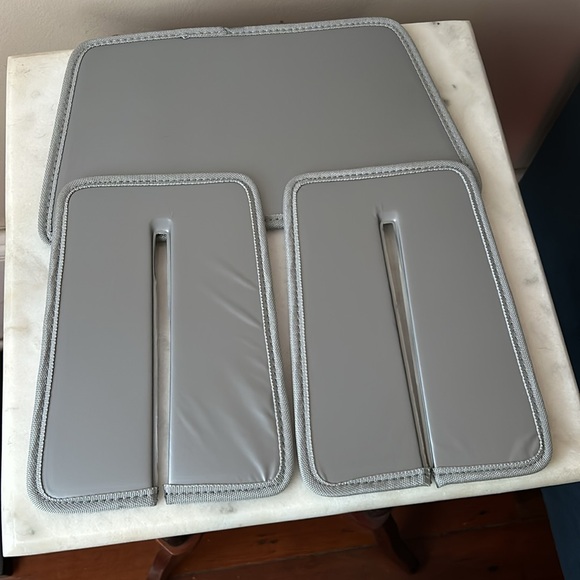 New with Tags, 6 bottle insulated Cooler Tote - Picture 7 of 10